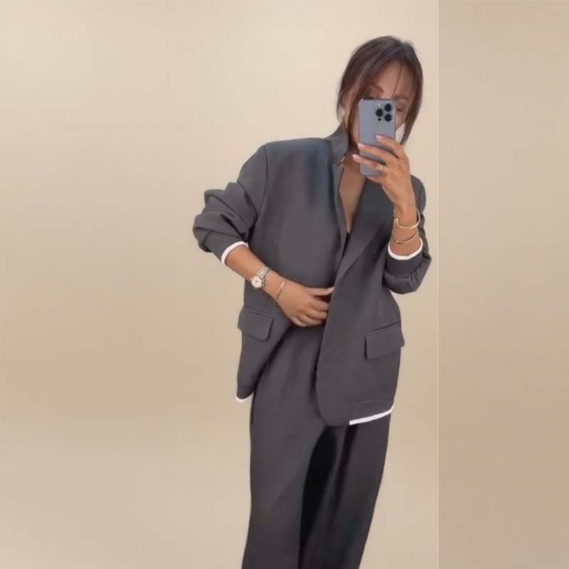 Mirelle | Modern damespak met blazer en soepel vallende broek
