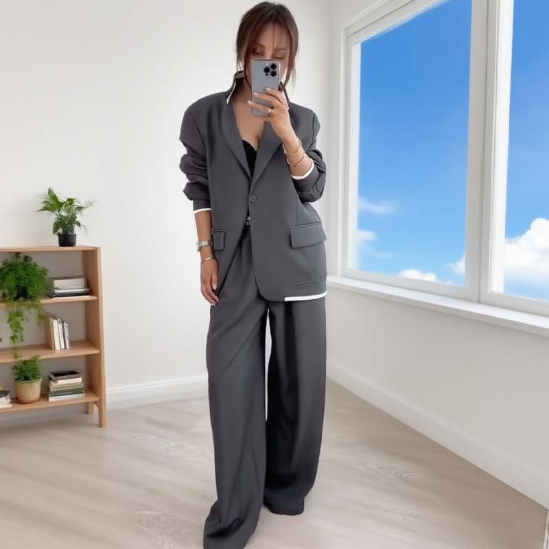 Mirelle | Modern damespak met blazer en soepel vallende broek