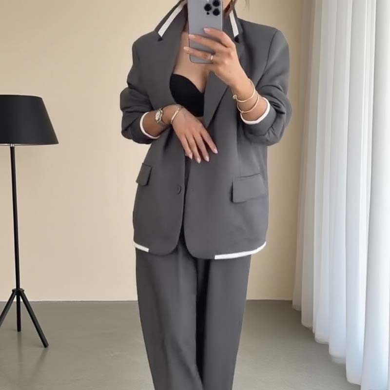 Mirelle | Modern damespak met blazer en soepel vallende broek